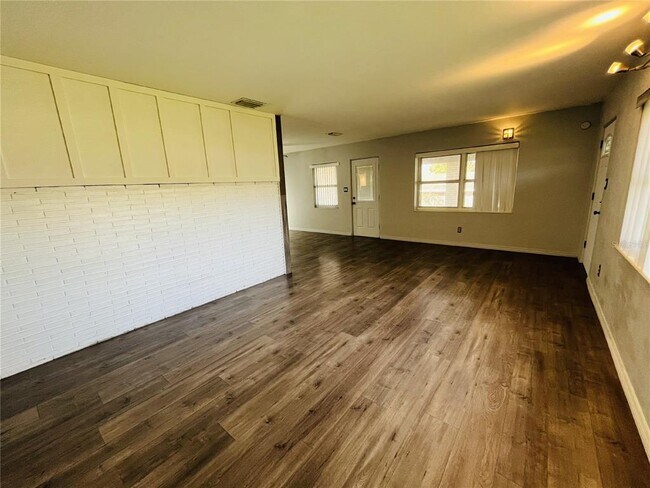 Building Photo - 260 W Interlachen St