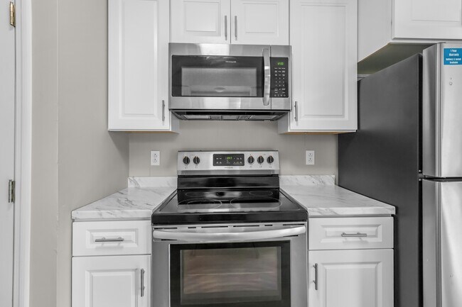Building Photo - 931 Poppy Dr