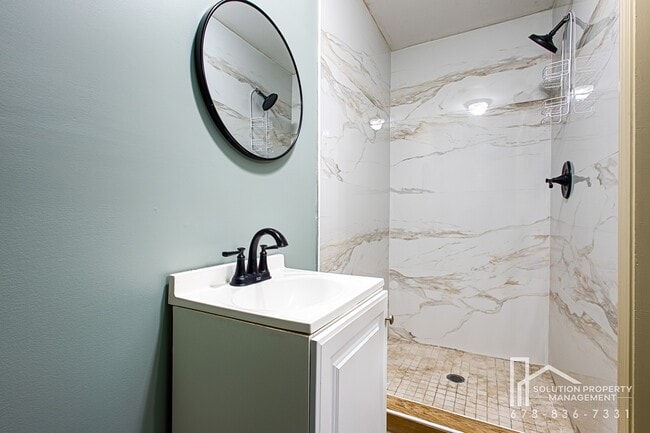 Building Photo - 4979 Paris Ave