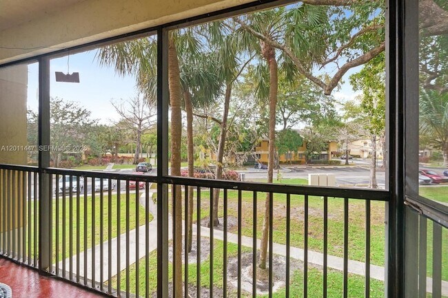 Building Photo - 3083 N Oakland Forest Dr