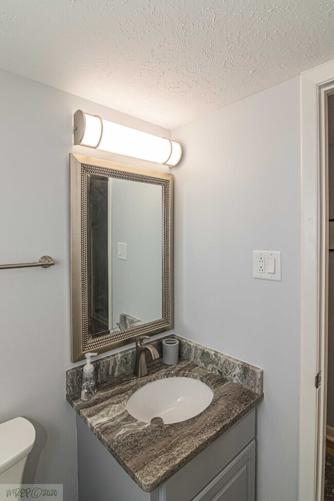 Building Photo - SHORT-TERM LEASE OPTIONS / FULLY FURNISHED APARTMENT/ ALL UTILITIES INCLUDED! WONDERFUL WAYNE MEM...