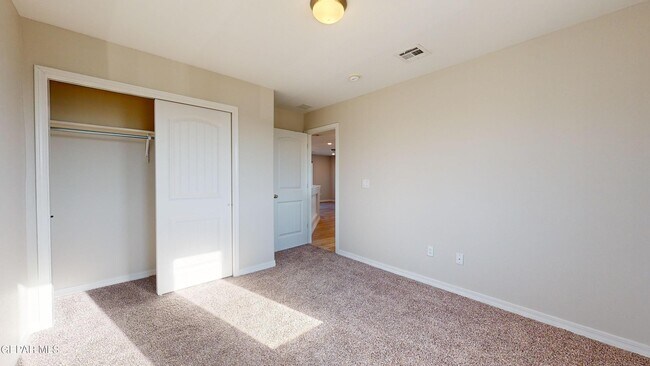 Building Photo - 500 La Entrada Cir