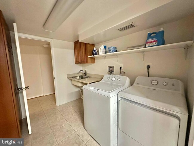 Building Photo - 5400 Williamsburg Blvd