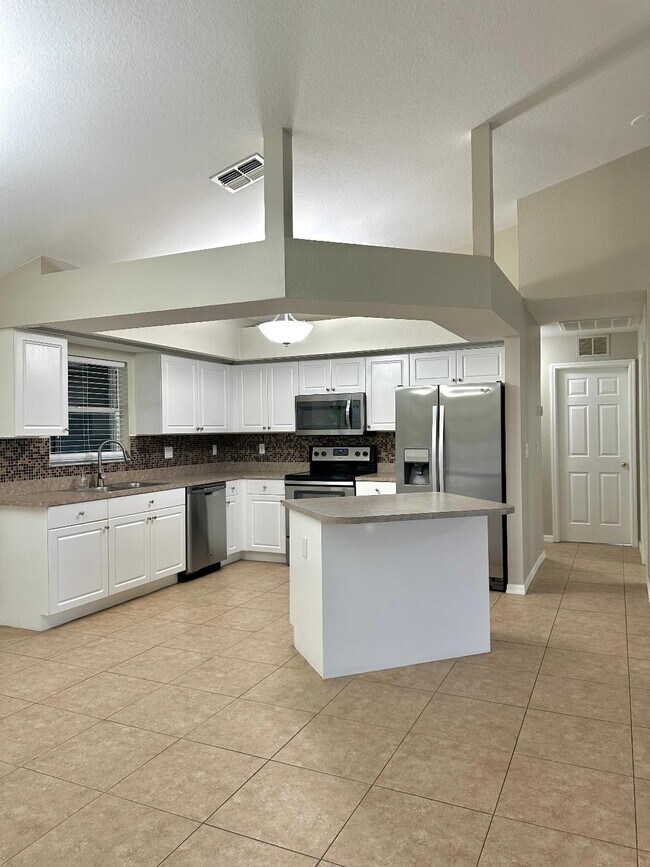 Building Photo - 2931 NW 9th Terrace