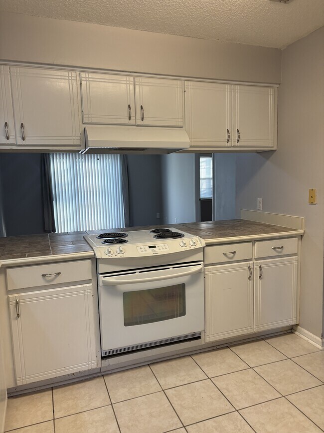 Building Photo - 201 Blue Pool Dr