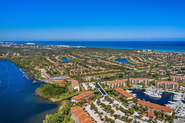 Building Photo - 2301 Marina Isle Way