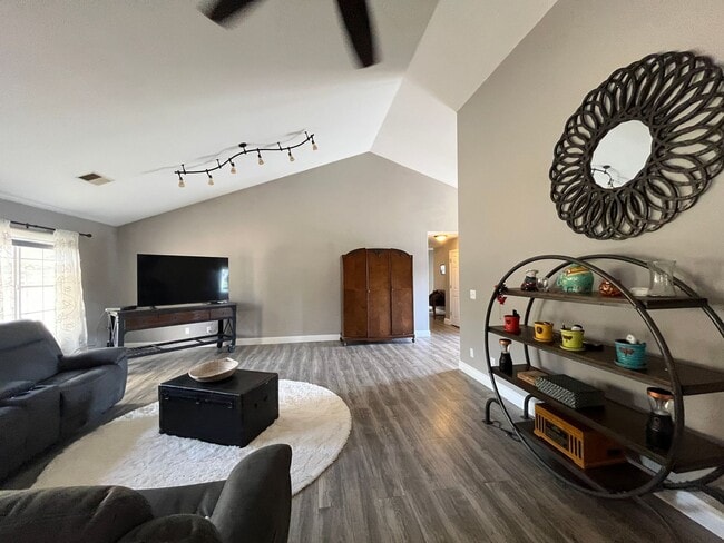Building Photo - 8957 Knobhill Cir