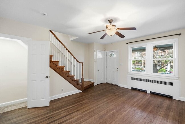 Building Photo - Capitol Hill Townhome | 3 Bed | 2 Bath | 1,350 Sf | Fenced-In Backyard