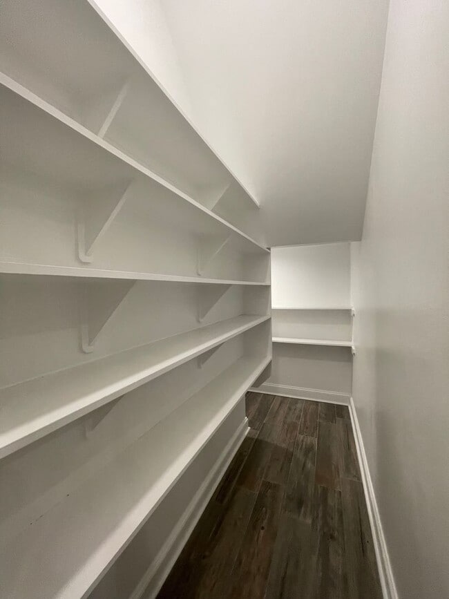 Building Photo - 4 Bedroom House Near LSU