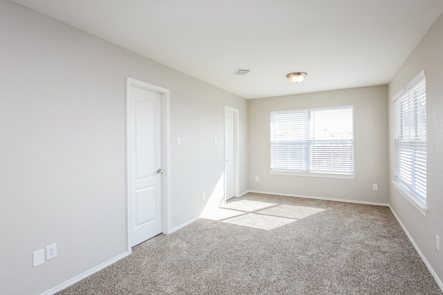 Building Photo - 8409 Star Thistle Dr