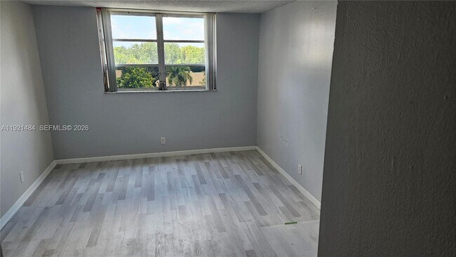 Building Photo - 404 NW 68th Ave