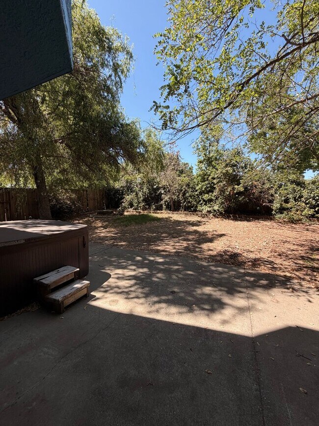 Building Photo - 6416 Silver Hawk Way