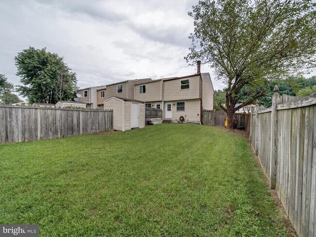 Building Photo - 7648 Fairbanks Ct