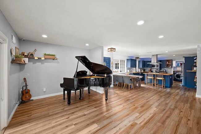 Building Photo - 4636 Panorama Dr