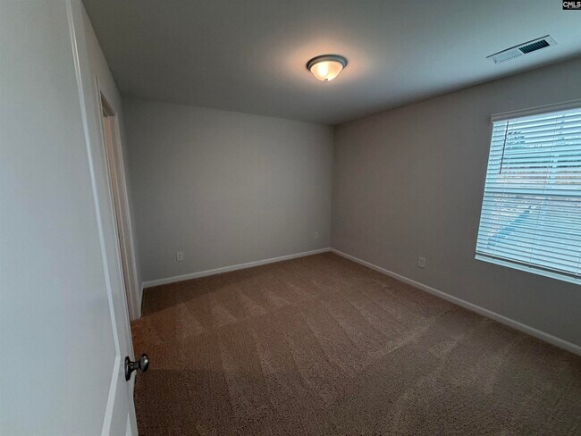 Building Photo - 3040 Hallsdale Dr