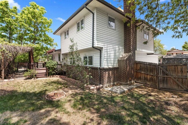 Building Photo - Available NOW! 3 Bedroom 1 Bath Beautiful Home in Arvada!