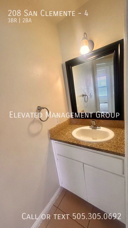 Building Photo - 208 San Clemente Ave