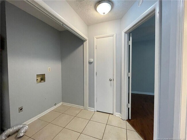 Building Photo - 7060 Candlewood Dr