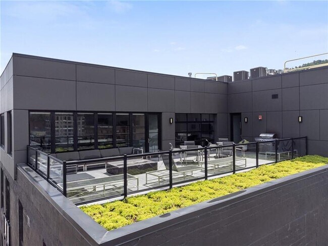 Building Photo - 2545 Penn Ave