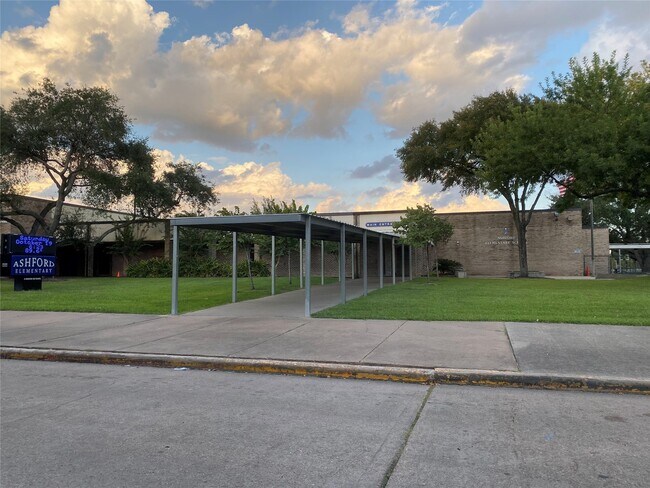 Building Photo - 12314 Rincon Dr