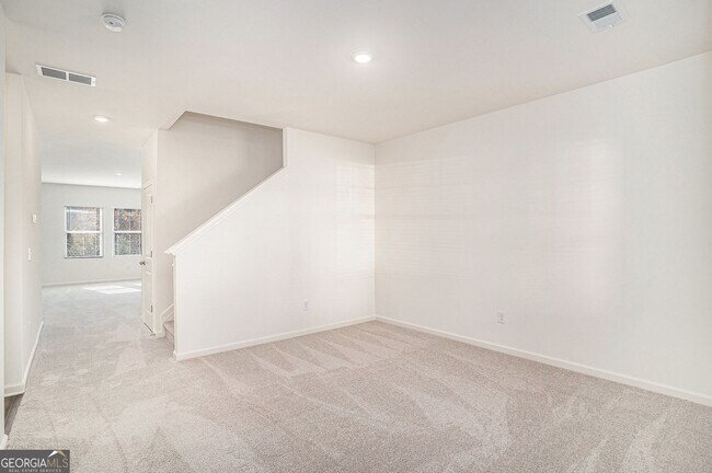 Building Photo - 7650 Saffron Ave