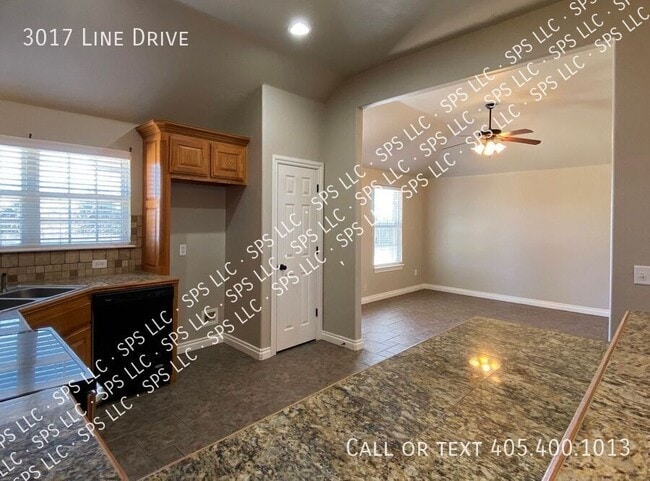 Building Photo - 3017 Line Dr