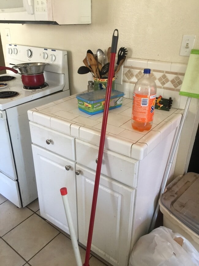 Building Photo - 237 N Santa Rita St