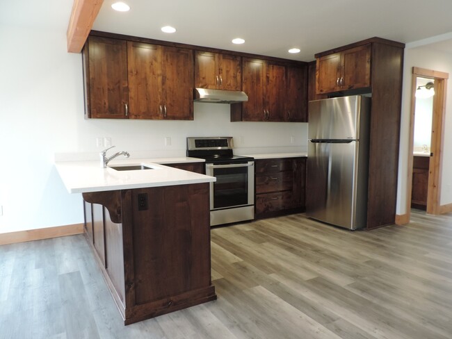 Building Photo - Application Pending - 4 Bedroom Home for R...