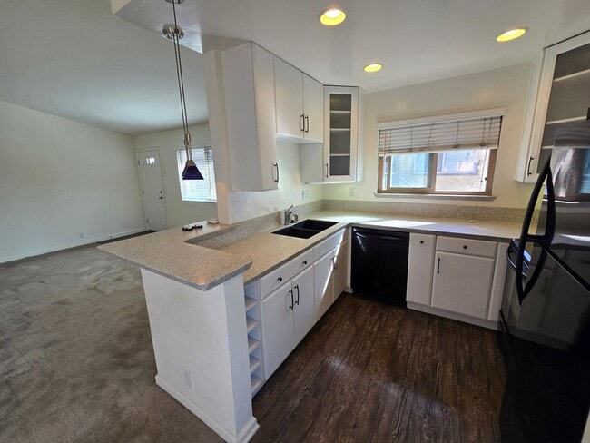 Building Photo - MOVE-IN SPECIAL: 1/2 off 1st month's rent! 2bd 2 ba Condo w/Garage