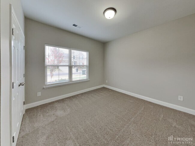 Building Photo - 1521 Holton Rd