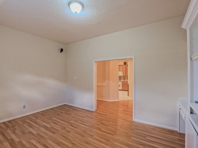 Building Photo - 15811 Sandisfield Ln