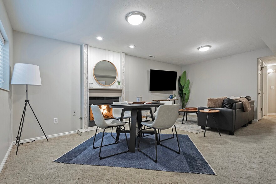 Building Photo - 830 E Pond View Way