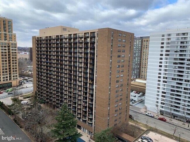 Building Photo - 1211 S Eads St