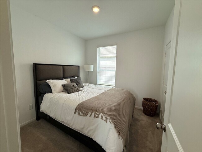 Building Photo - 17802 Plow Horse Ln