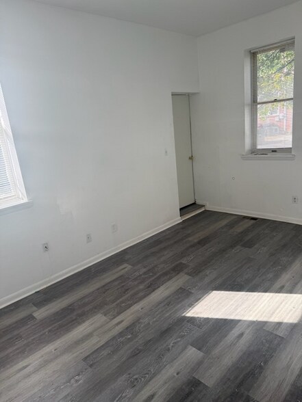 Building Photo - 401 S Jackson St
