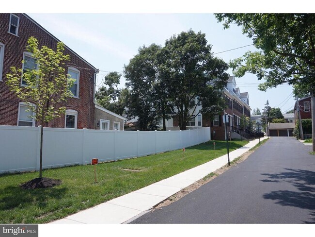 Building Photo - 220 S Matlack St