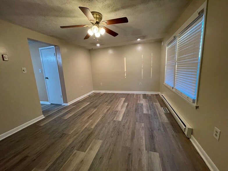 Building Photo - 112 E 4th St