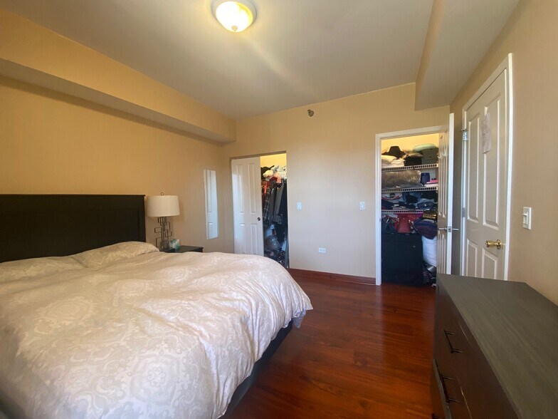 Building Photo - 1464 S Michigan Ave