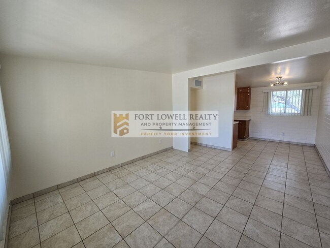 Building Photo - 2640-2642 N Santa Rita Ave
