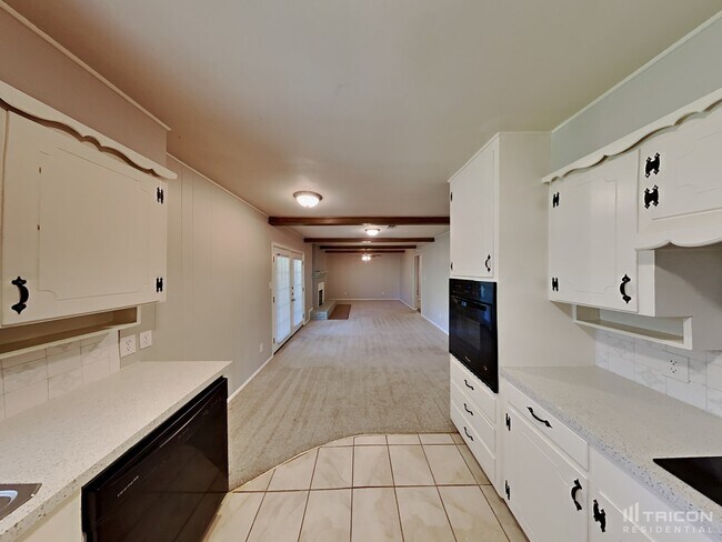 Building Photo - 220 Revere Dr
