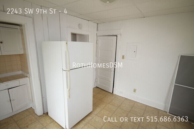 Building Photo - 2243 SW 9th St