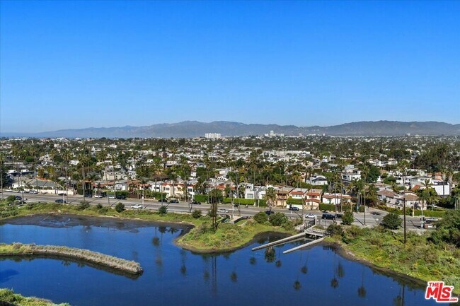 Building Photo - 4316 Marina City Dr