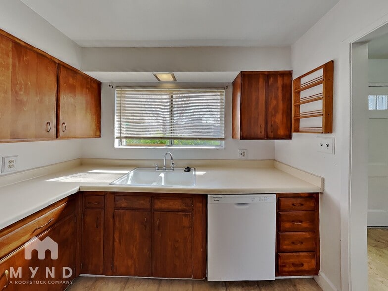 Building Photo - 6 Smithridge Park