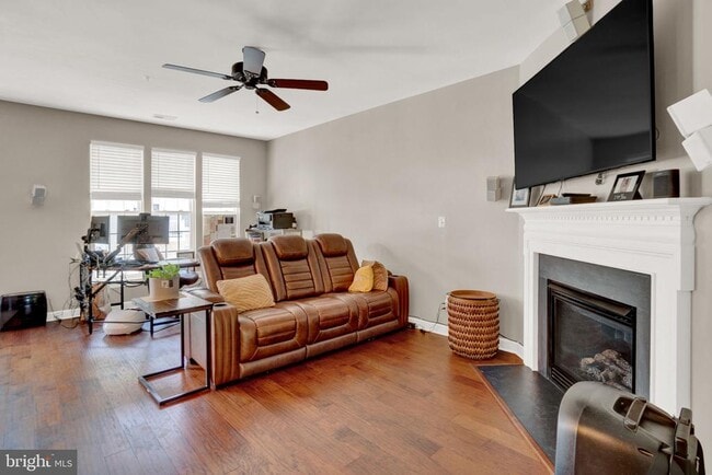 Building Photo - 2460 Eastbourne Dr