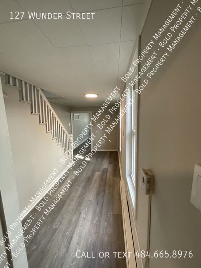 Building Photo - 127 Wunder St