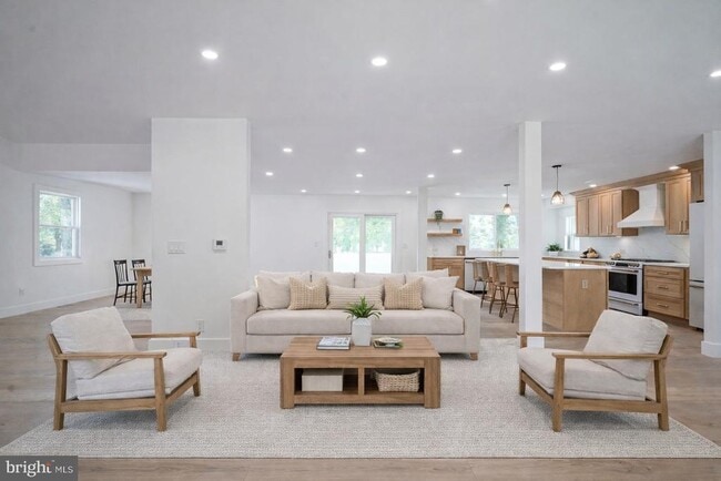 Building Photo - 316 Farmdale Rd