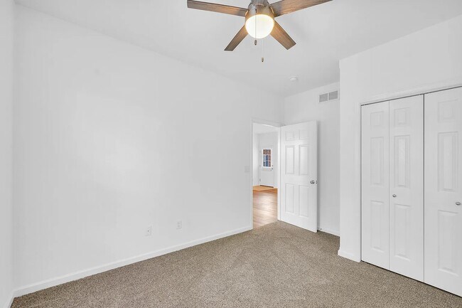 Building Photo - 104 Essex Ln