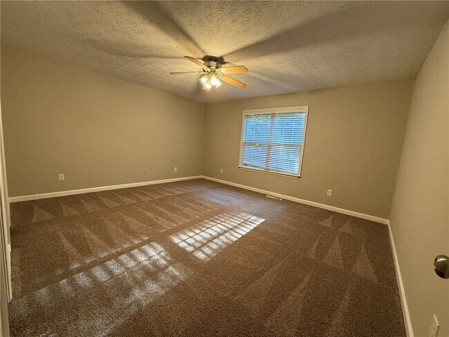 Building Photo - 1135 Hillcrest Glenn Cir
