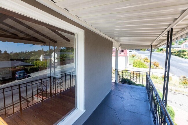 Building Photo - Elegant Kensington living with comfort, character, and scenic appeal