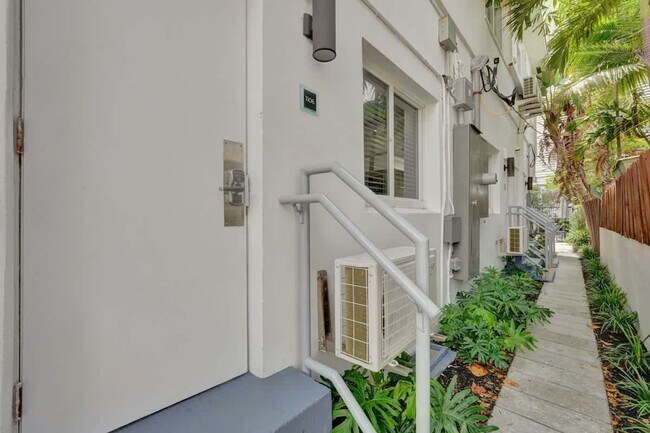 Building Photo - 3020 Seville St